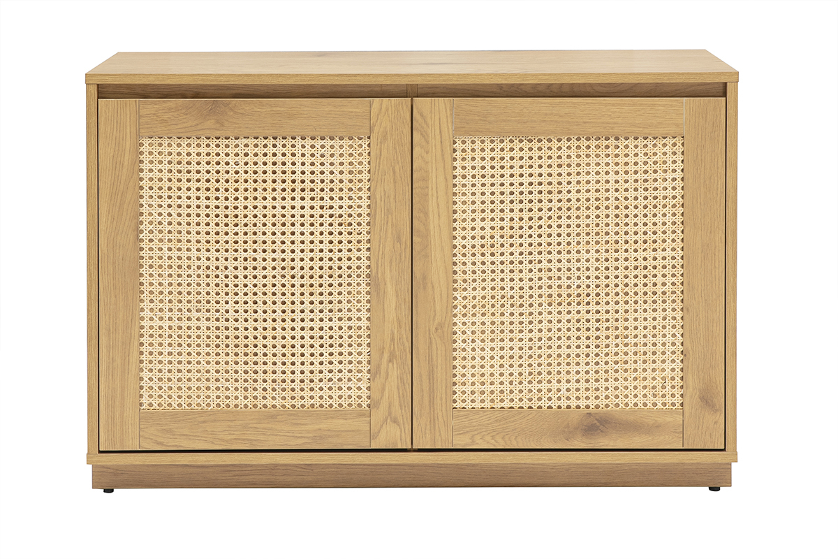 Buffet bas en bois clair ch�ne avec portes en cannage rotin, vue de face.
