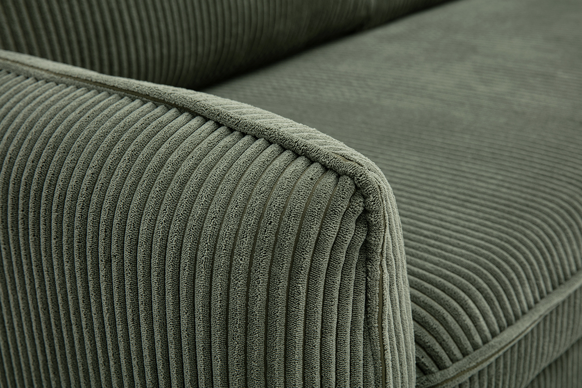 D�tail du canap� d'angle convertible ORSO en tissu velours c�tel� vert kaki, vue de pr�s.