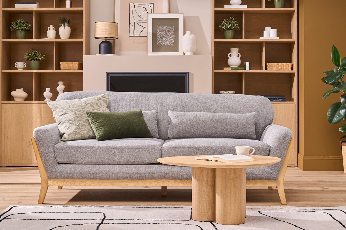 Canap� scandinave 3 places en tissu gris et bois clair YOKO
