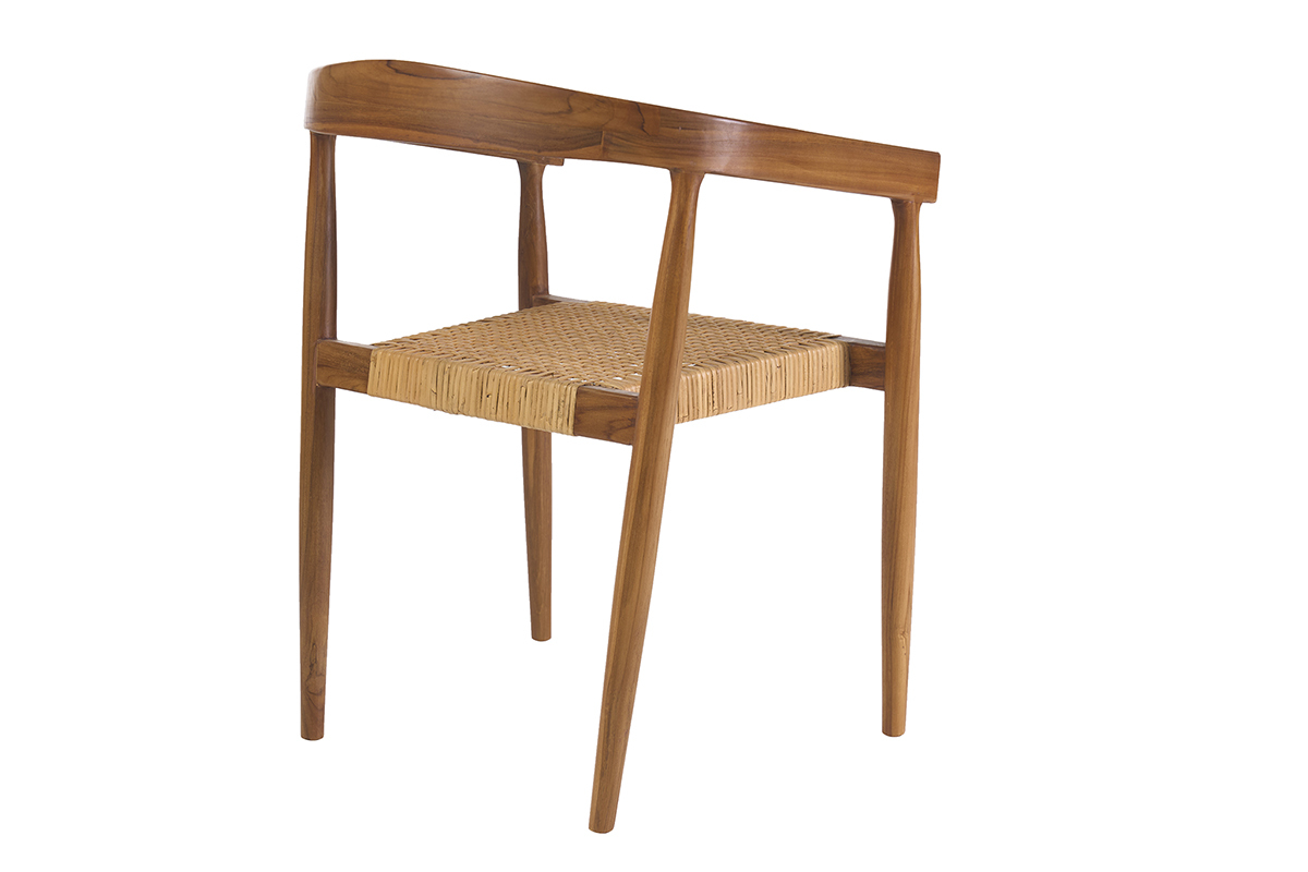 Chaise en teck massif et cannage rotin, vue de dos, design ethnique et vintage