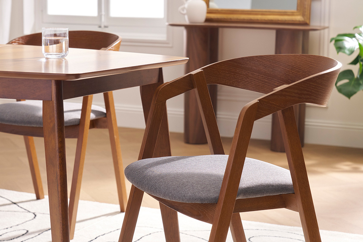 Chaises vintage empilables en bois teint� noyer et tissu gris (lot de 2) LOVA