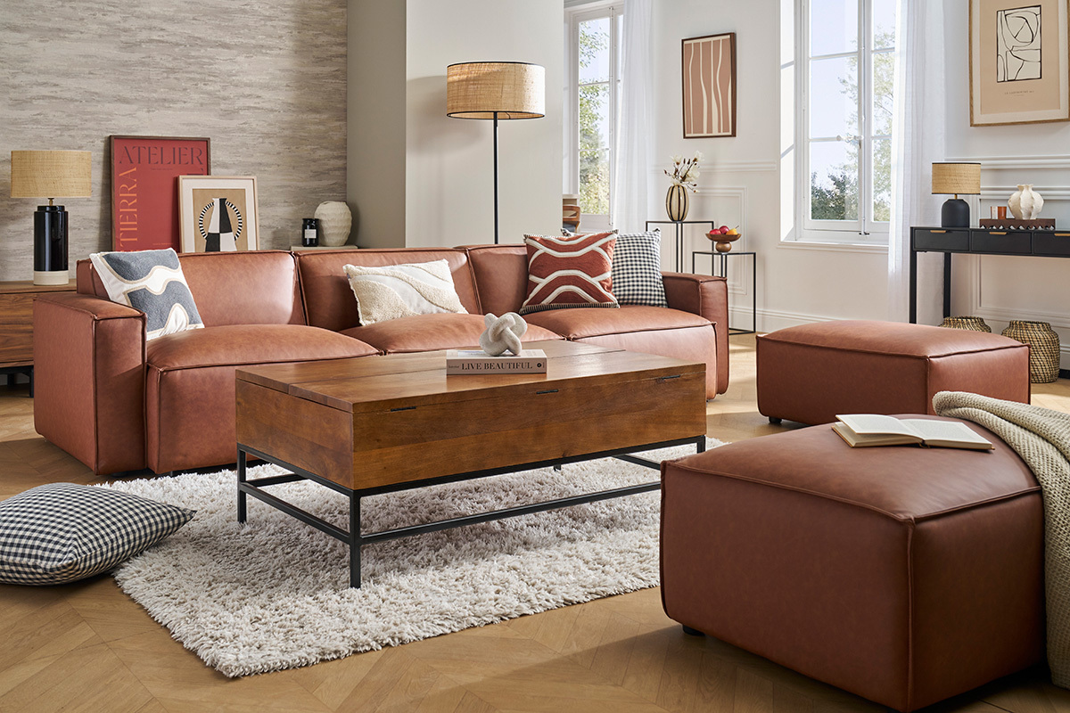 Salon avec canap� modulable en cuir marron et pouf repose-pieds SPLIT.