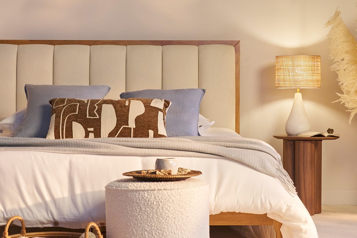 Table d'appoint design bois fonc� noyer L44 cm HOLLEN