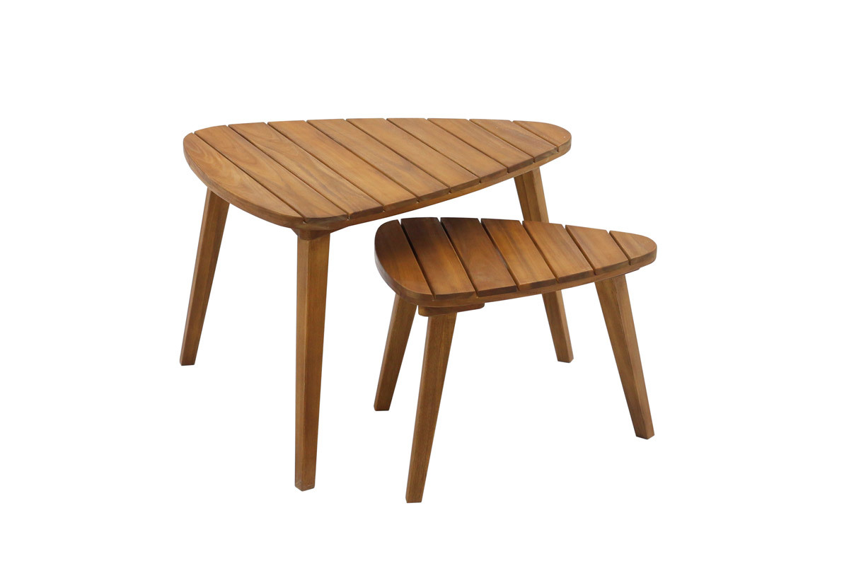 Ensemble de 2 tables basses gigognes en bois massif, vue de face avec forme triangulaire.