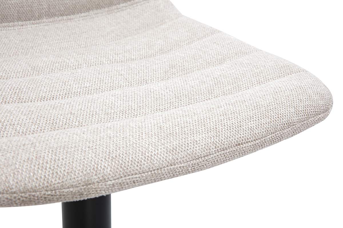 Gros plan sur l'assise en tissu beige textur� d'un tabouret de bar SAURY.